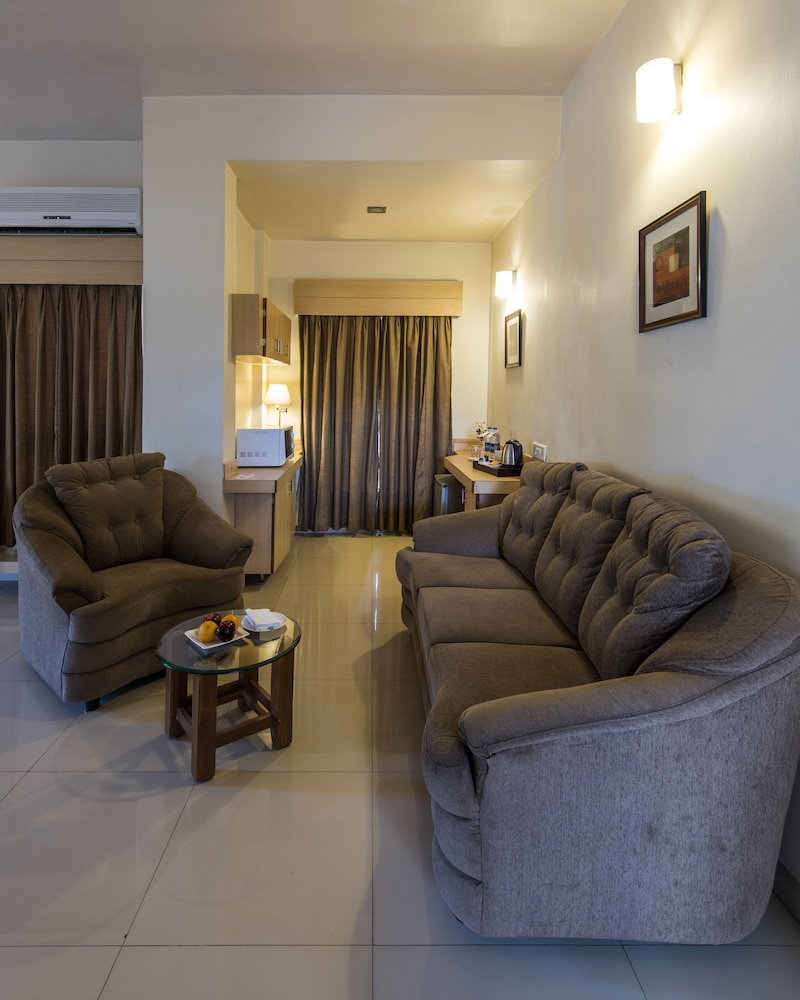 Phoenix Hotel 28/50