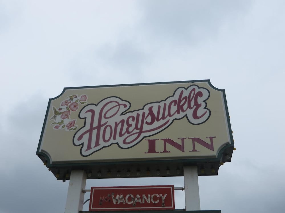 Honeysuckle Inn - Mountain View 5/50