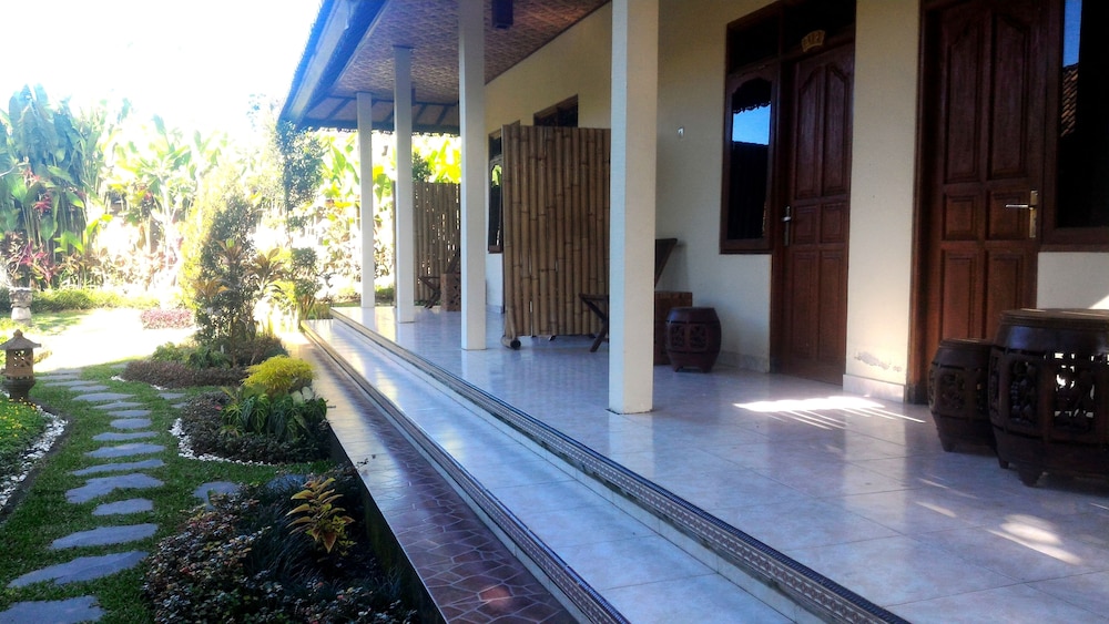Astawa House 12/65