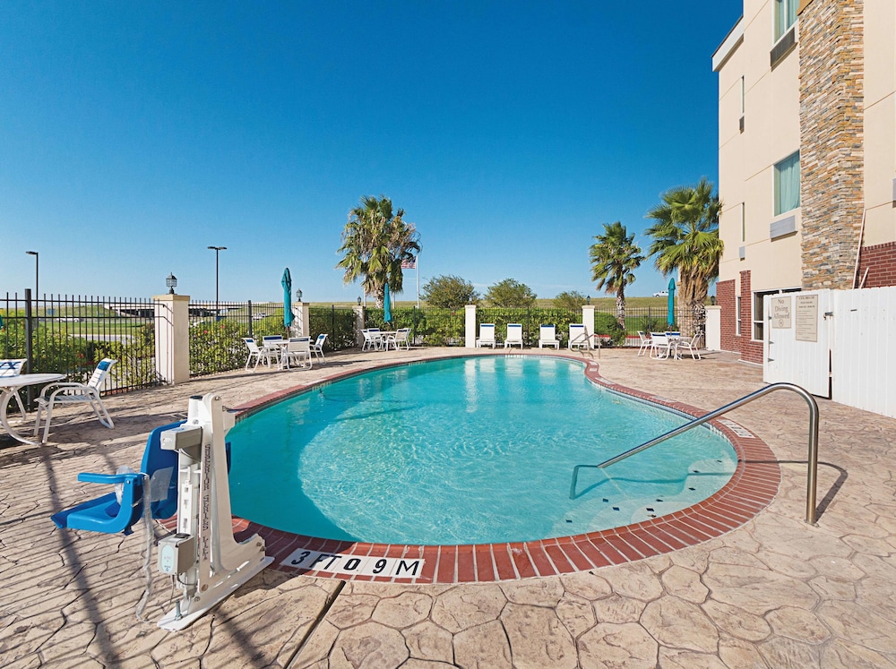 La Quinta Inn & Suites Mathis 24/27