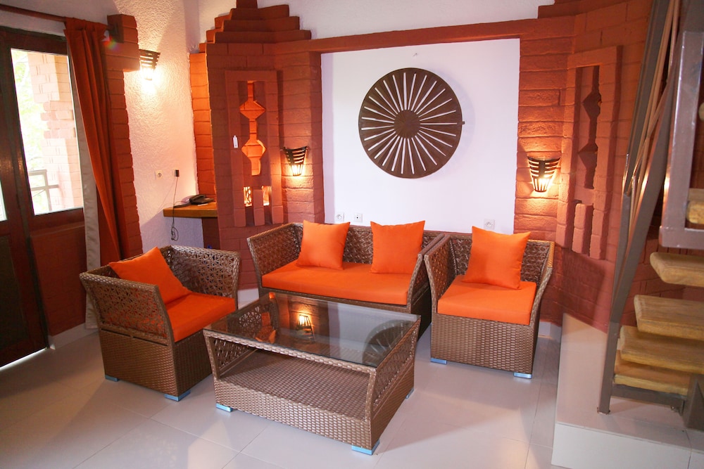 Bougainvillees Hotel 15/36
