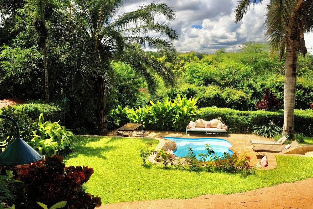 Pink Flamingo Boutique Hotel 45/48