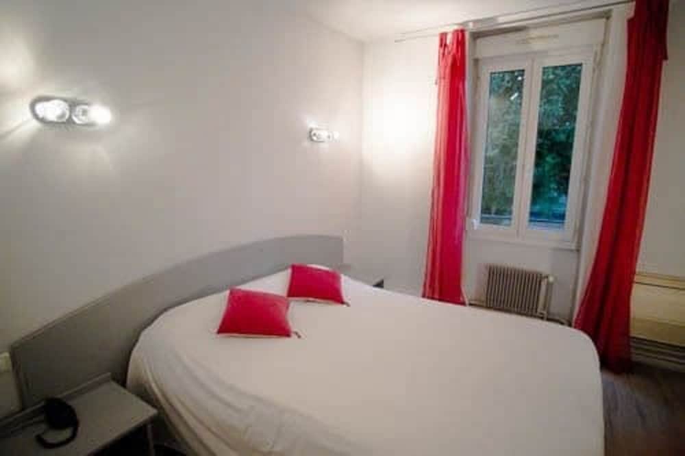 HOTEL LE THUROT 11/50