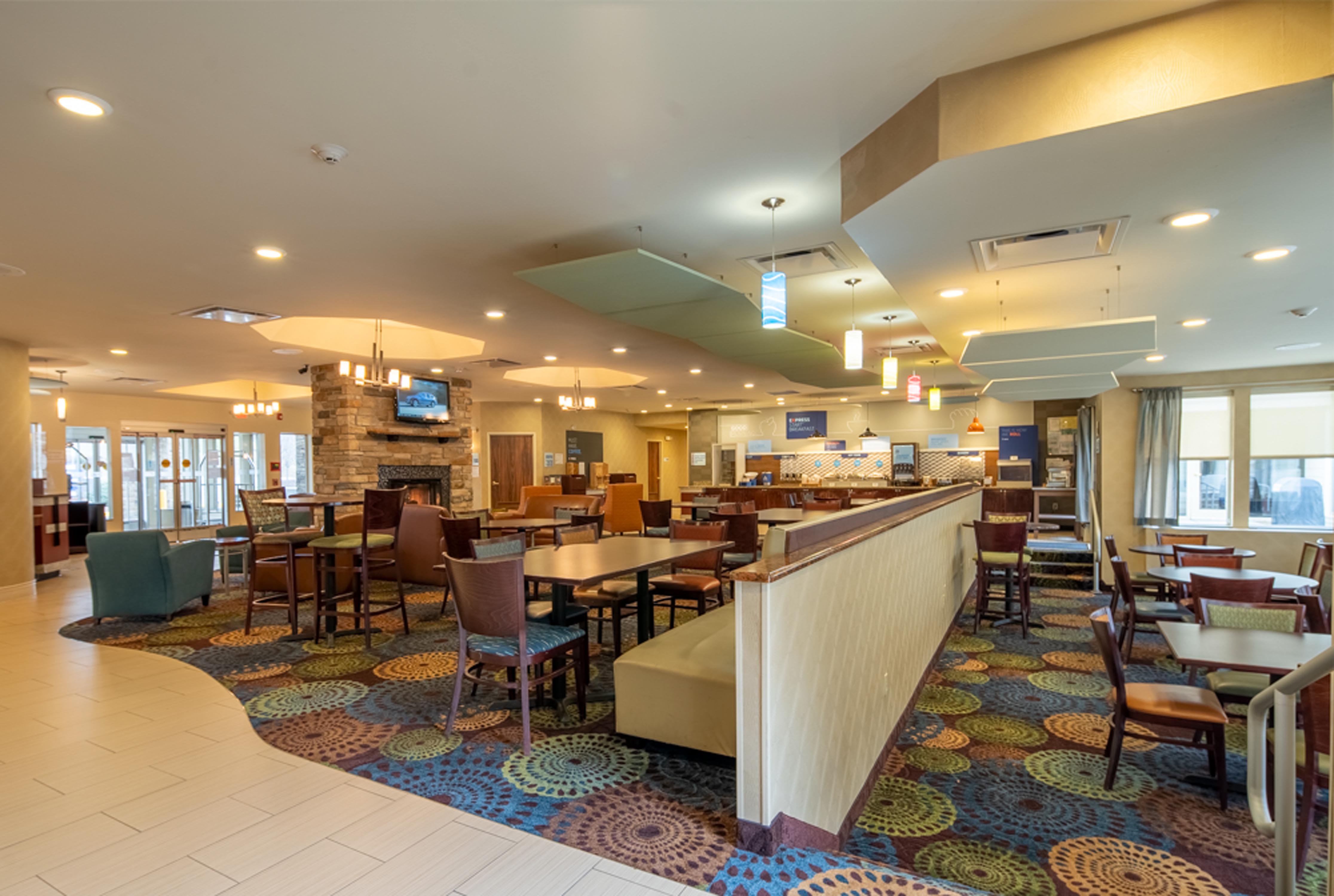 Holiday Inn Express Hotel And Suites Pittsburgh Airport 43/64