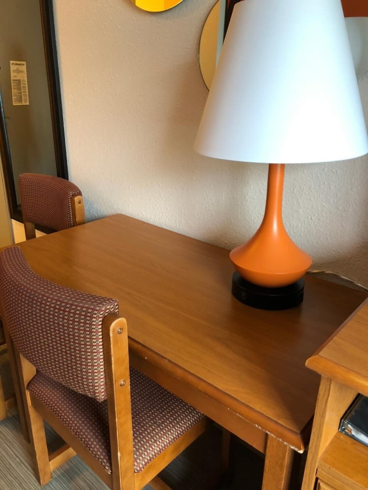 Howard Johnson By Wyndham Salem 27/33
