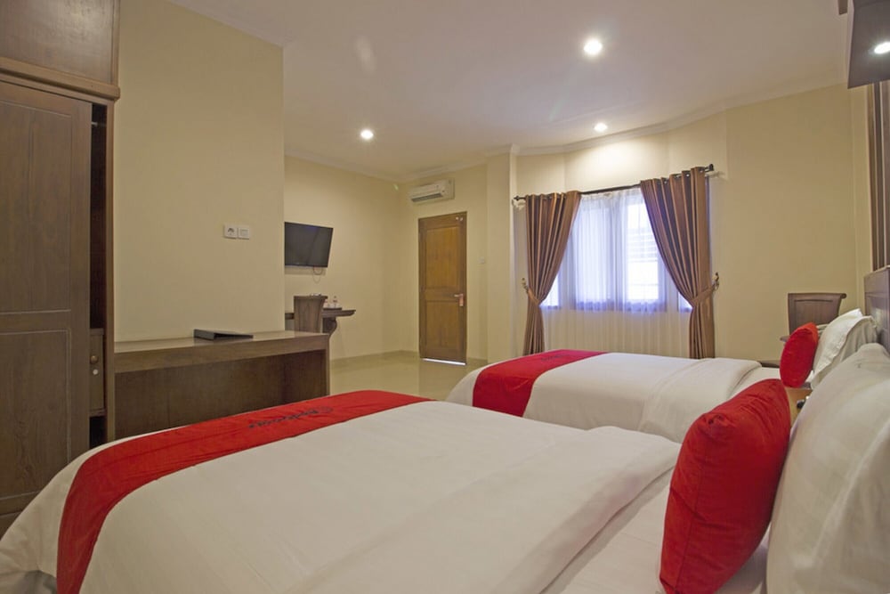RedDoorz Premium At The Garden Suites Solo 13/23