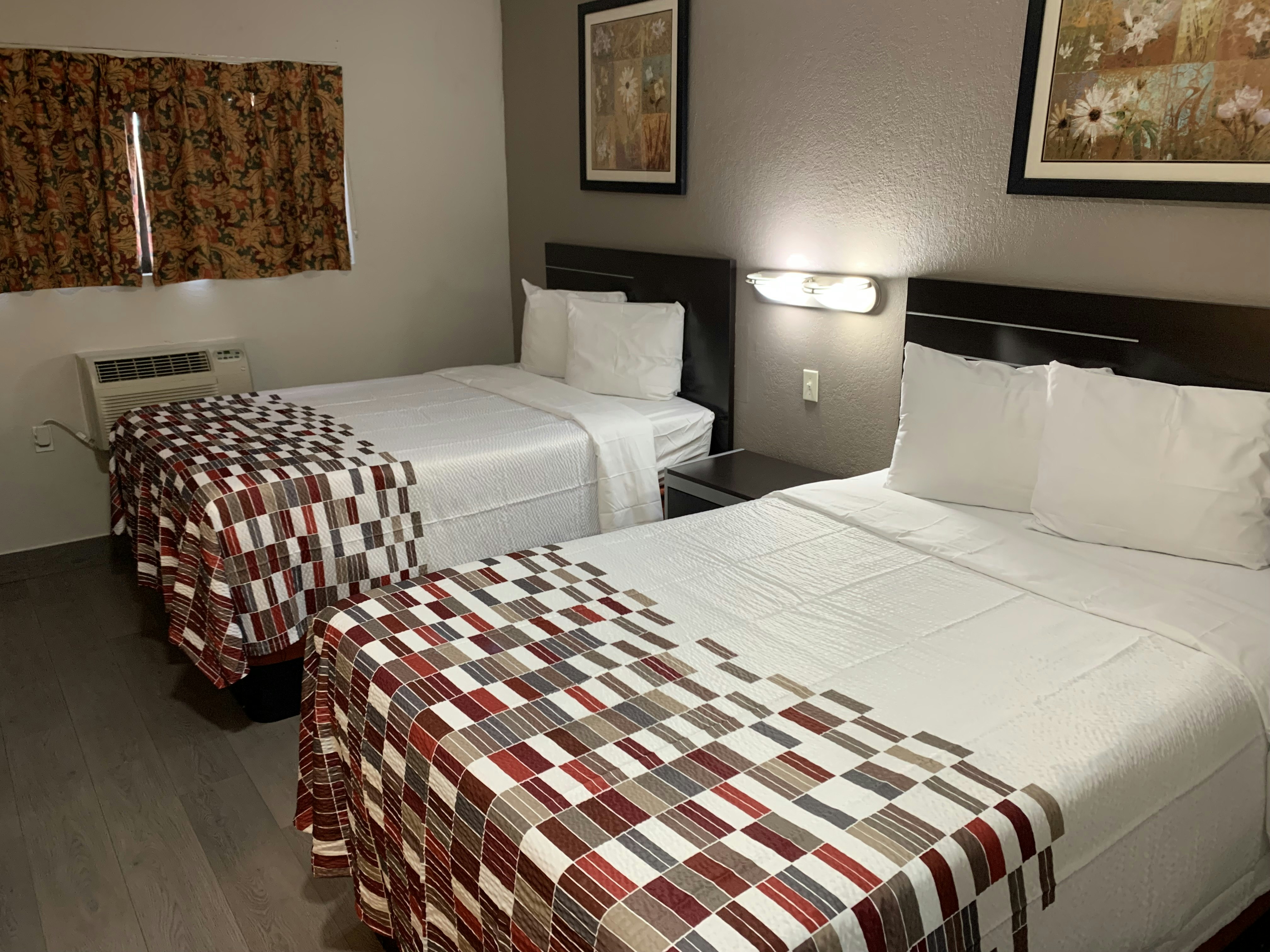 Deluxe, 2 Double Beds, Smoking