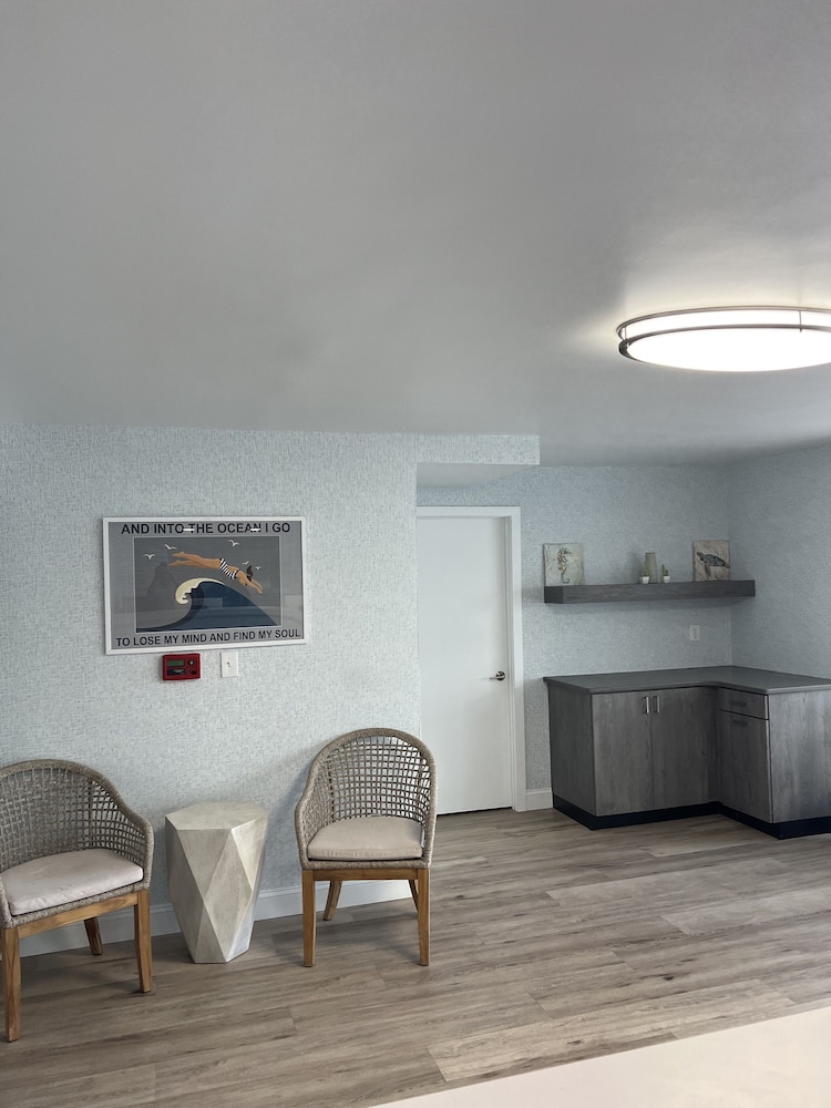 Blu Atlantic Oceanfront Hotel Suites 39/59