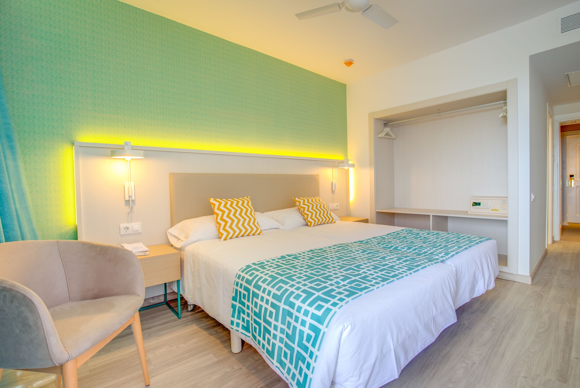 غرفة عائلية بإطلالة على البحر، Sbh Maxorata Resort 3/5