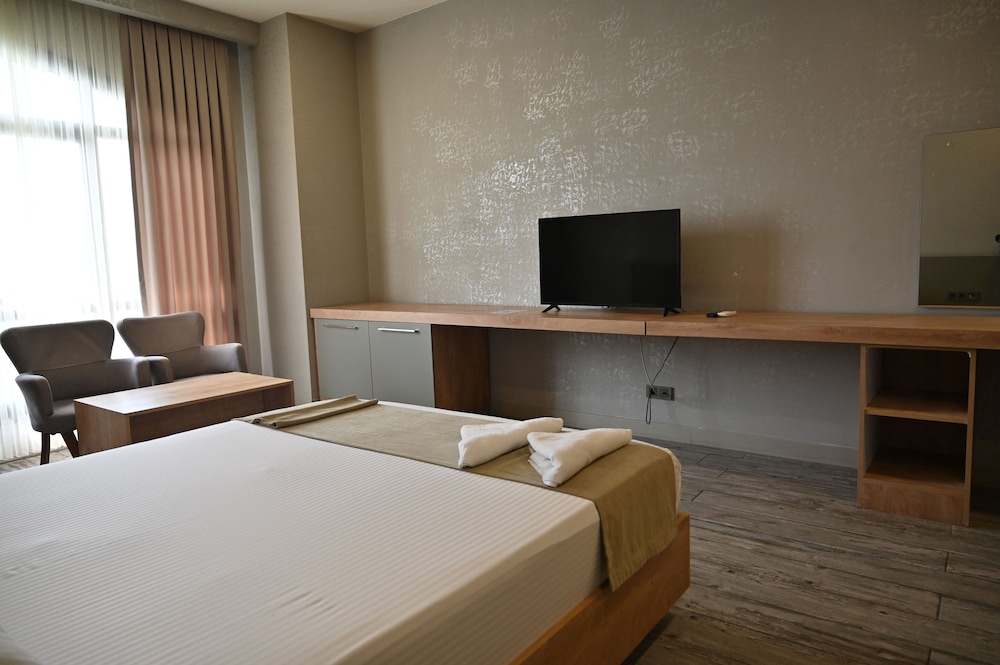 Agora Suites 20/67