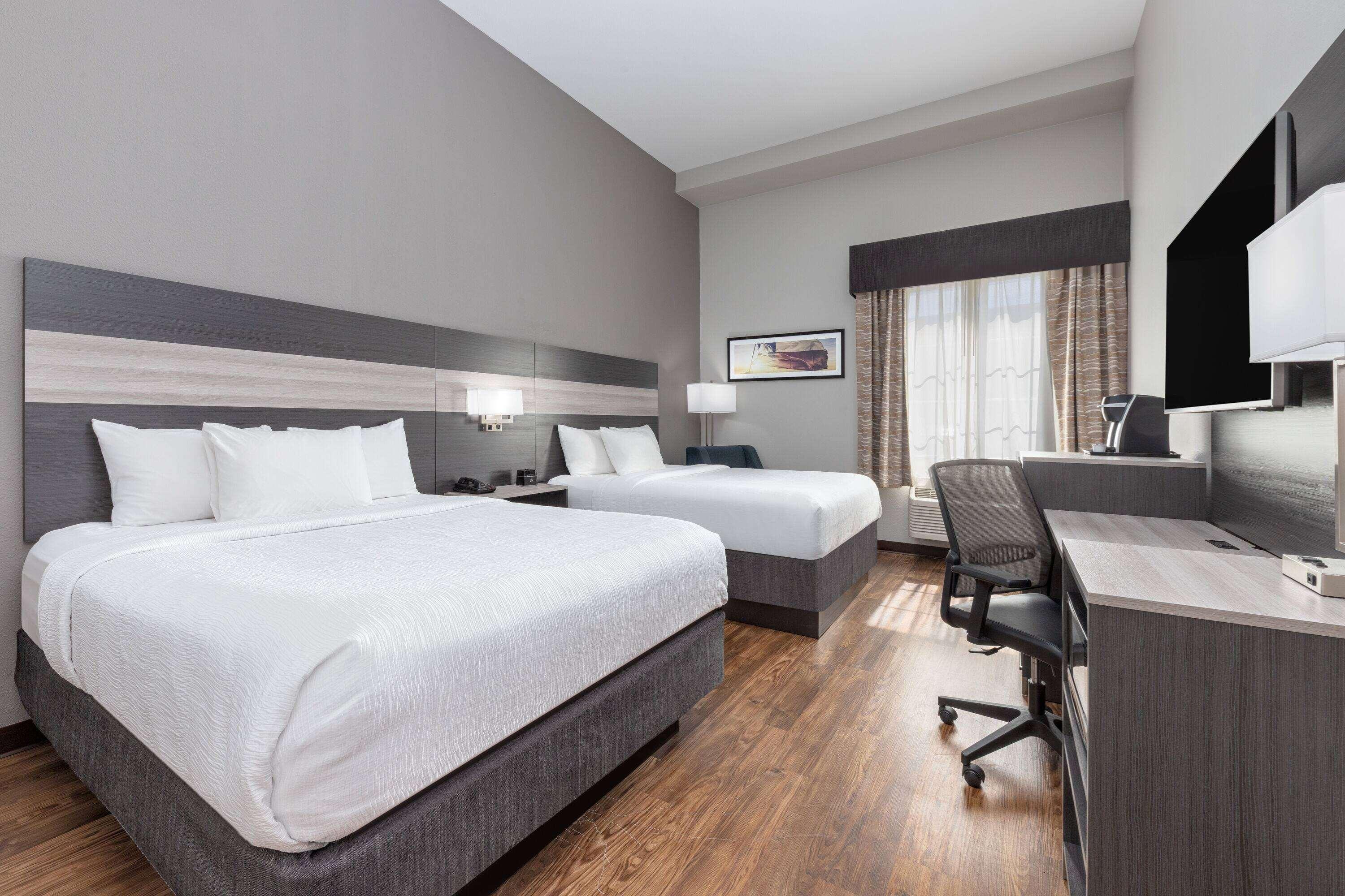 Room, 2 Queen Beds, City or Park View