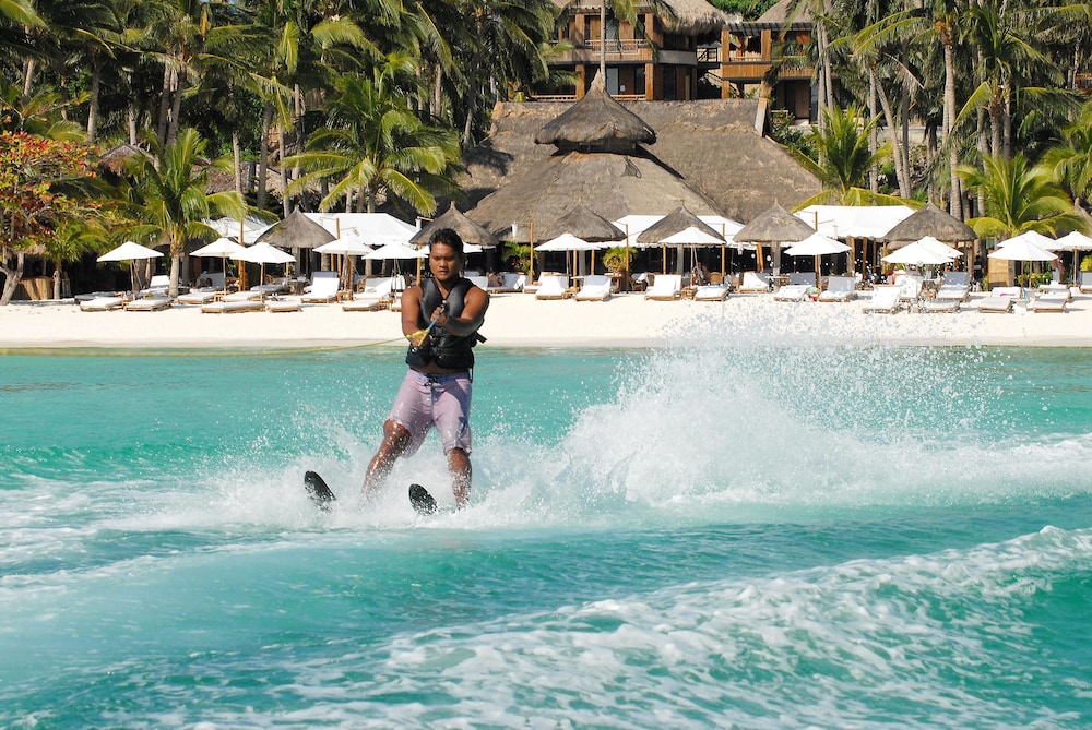 FRIDAYS BORACAY RESORT 40/50