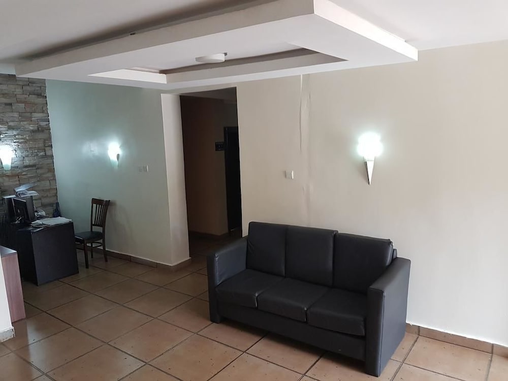 Emzrel Hotel & Suites 8/14