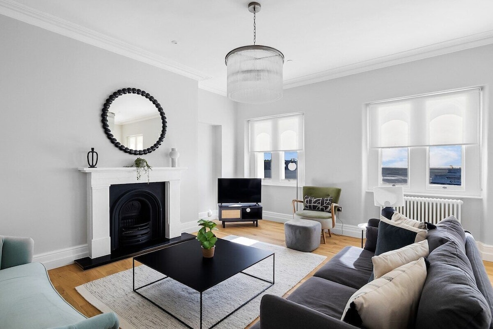 1 Elliot Terrace 34/50