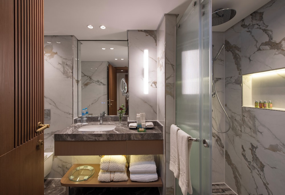 Royal, Elite, King Bed, Lateral Side Nile View، Sonesta St George Hotel 9/9