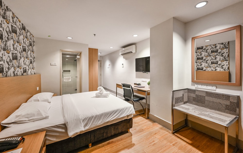 Standard, King Bed, No Window