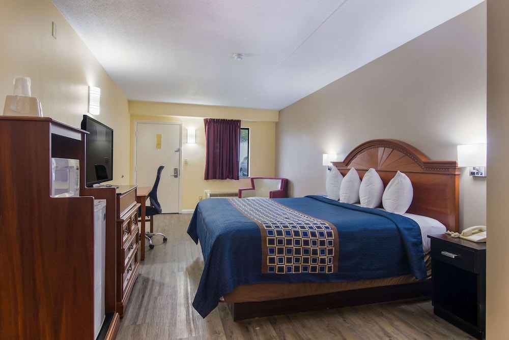 Rodeway Inn and Suites Monroeville Pittsburgh 25/42