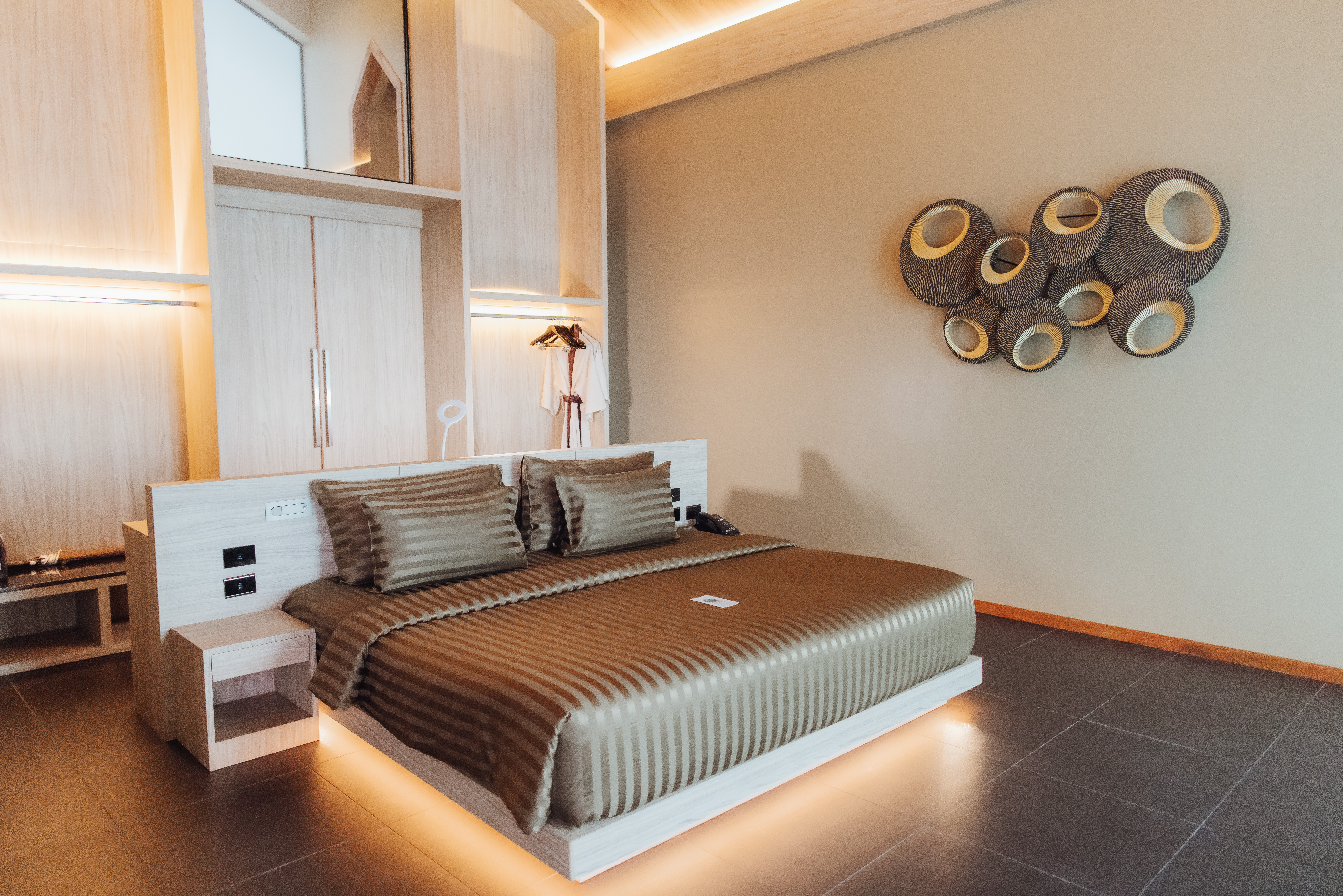 2 Bedrooms, Pool and Sea View