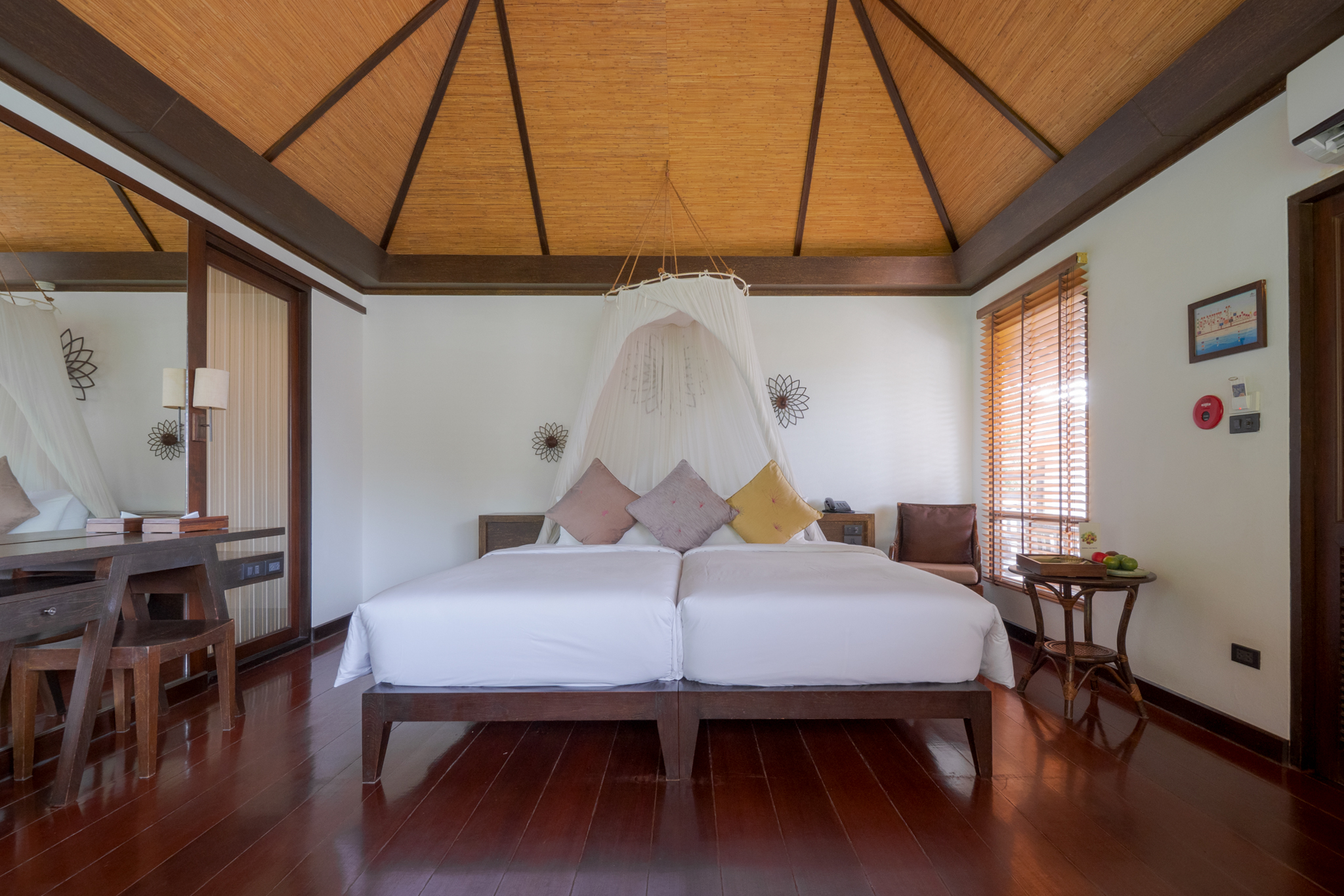 Deluxe Cottage Hillside, Le Vimarn Cottages And Spa 3/7