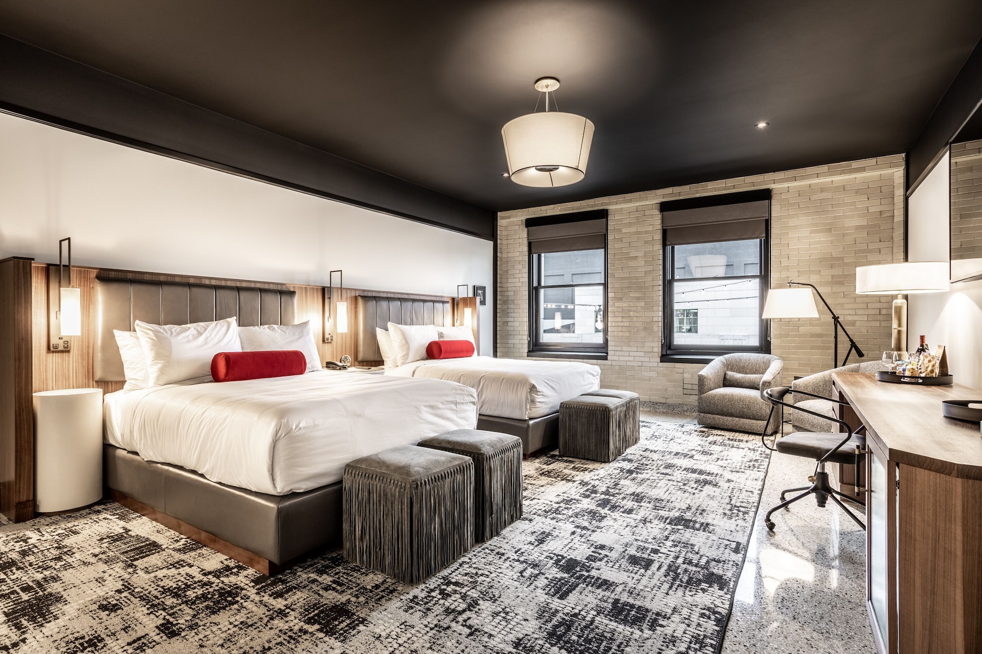 LANDMARK, 2 QUEEN BEDS, ACCESSIBLE