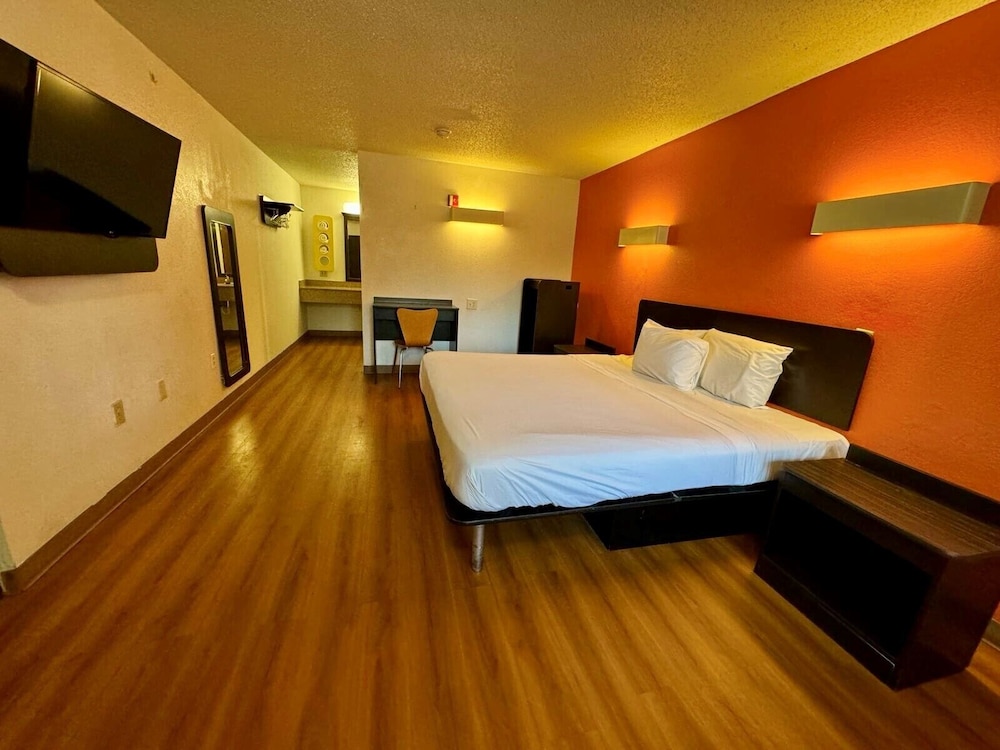 Super 8 by Wyndham Kannapolis 17/33