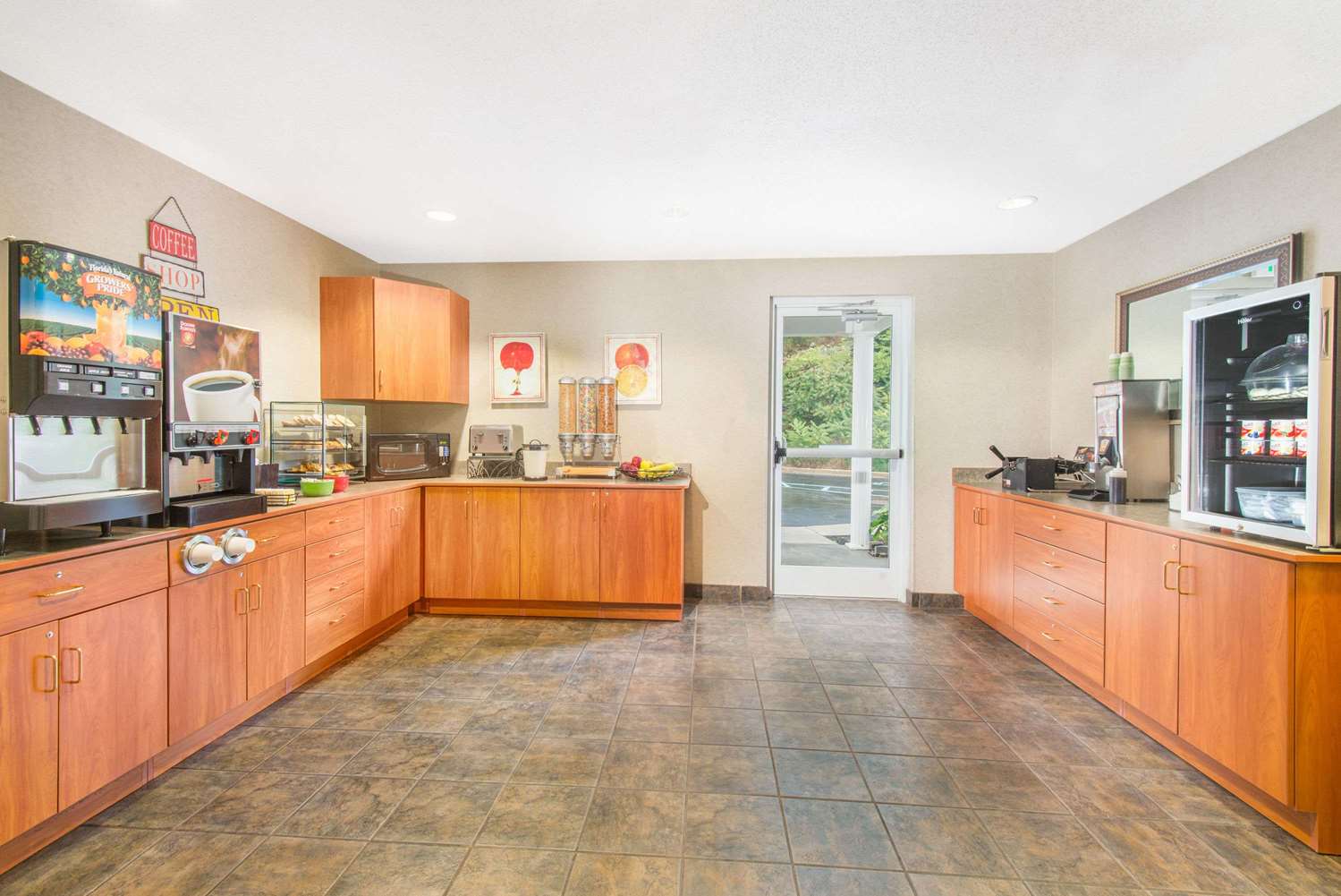 Microtel Inn & Suites By Wyndham Hazelton/Bruceton Mills 5/15