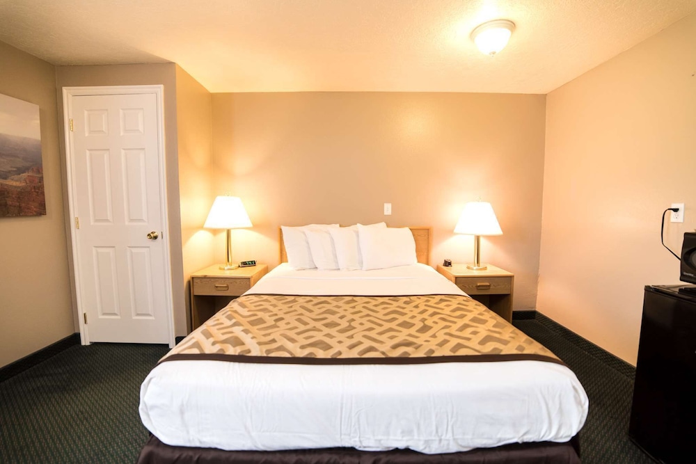 Red Ledges Inn 29/50