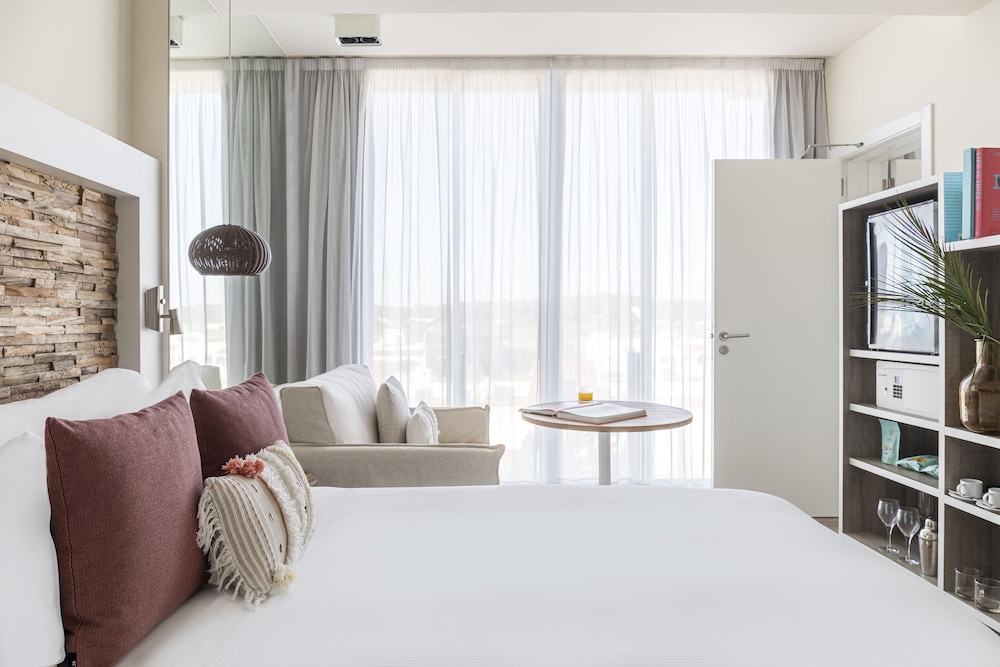 ME Ibiza - The Leading Hotels of The World 32/80