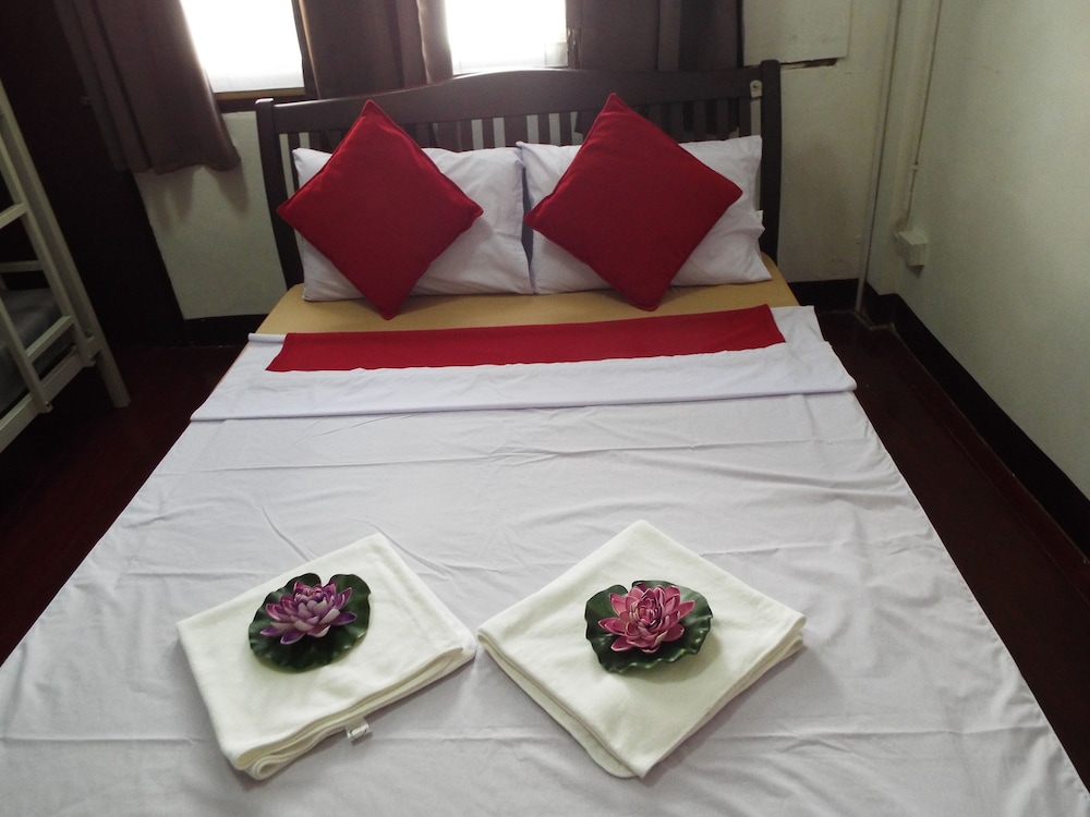 Hostel 24 35/50