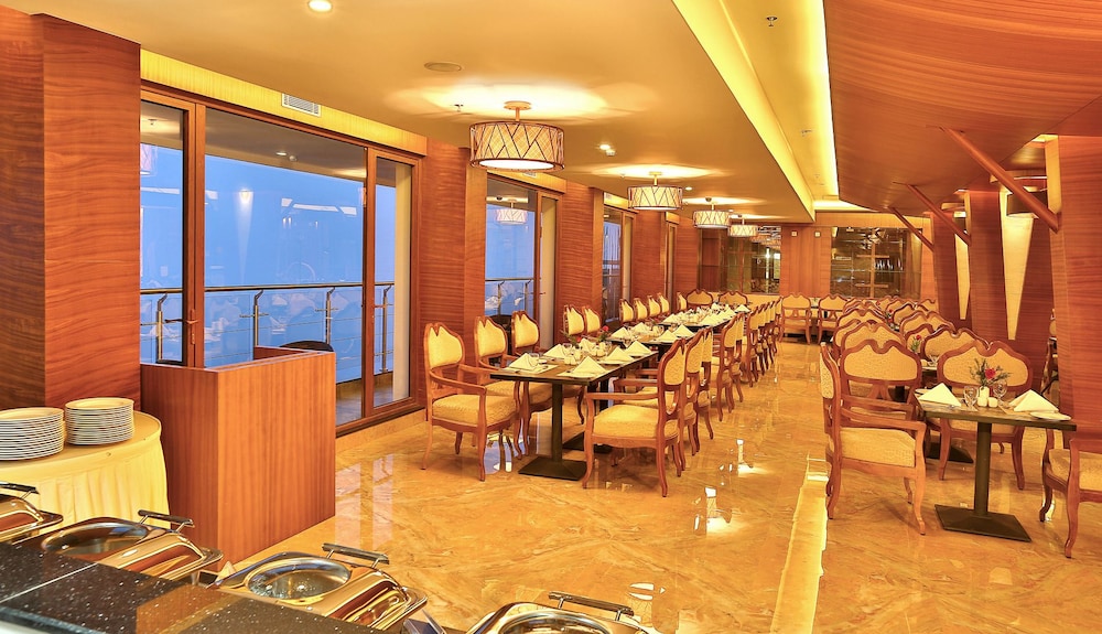 Amber Dale Luxury Hotel and Spa, Munnar (ex PLUM JUDY - THE LEISURE HOTEL) 35/50