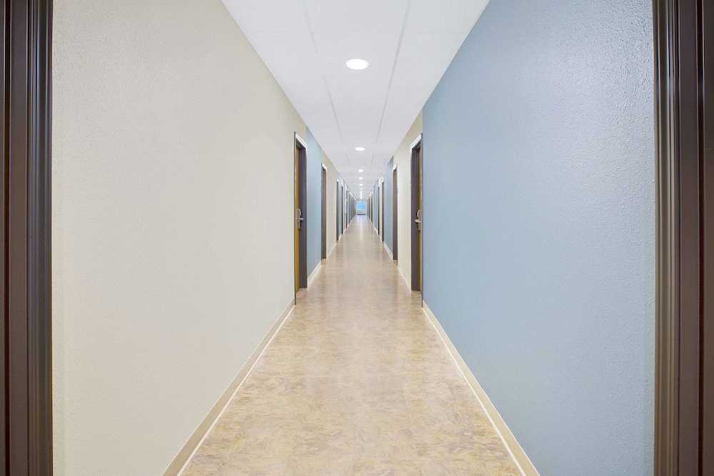 WoodSpring Suites Columbus Urbancrest 10/16