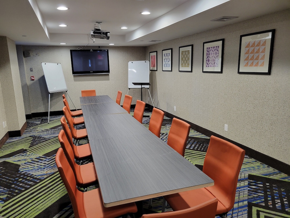 Holiday Inn Express Queens - Maspeth 54/65
