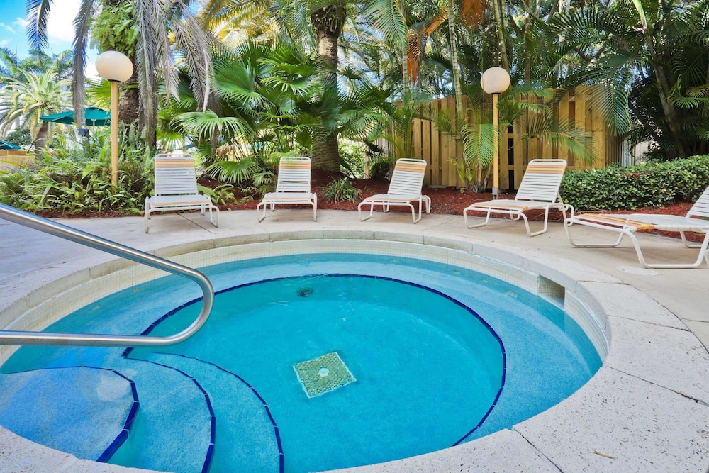 La Quinta Inn & Suites by Wyndham Ft Lauderdale Cypress Cr 7/44