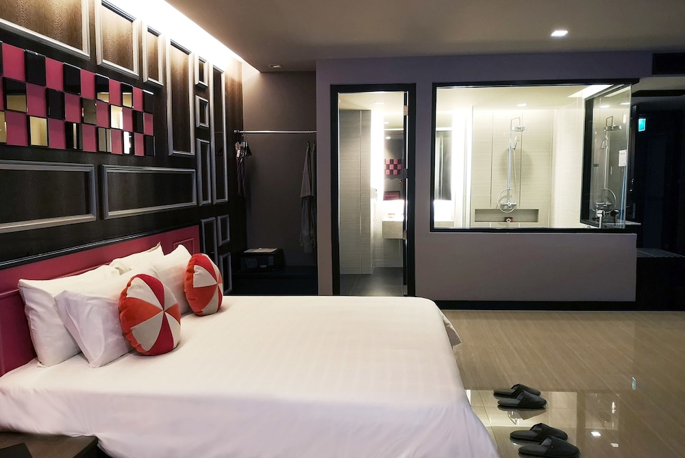 Sensation, Suite, King Bed, Sea Front
