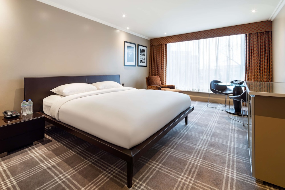 Radisson Blu Hotel, London Heathrow 18/55