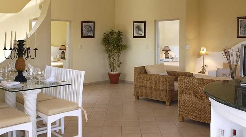 Lifestyle Crown Residence Suites 42/52
