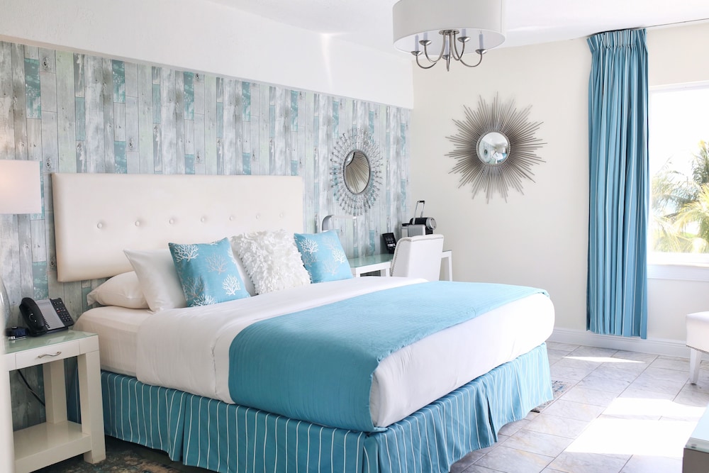DELUXE, KING BED