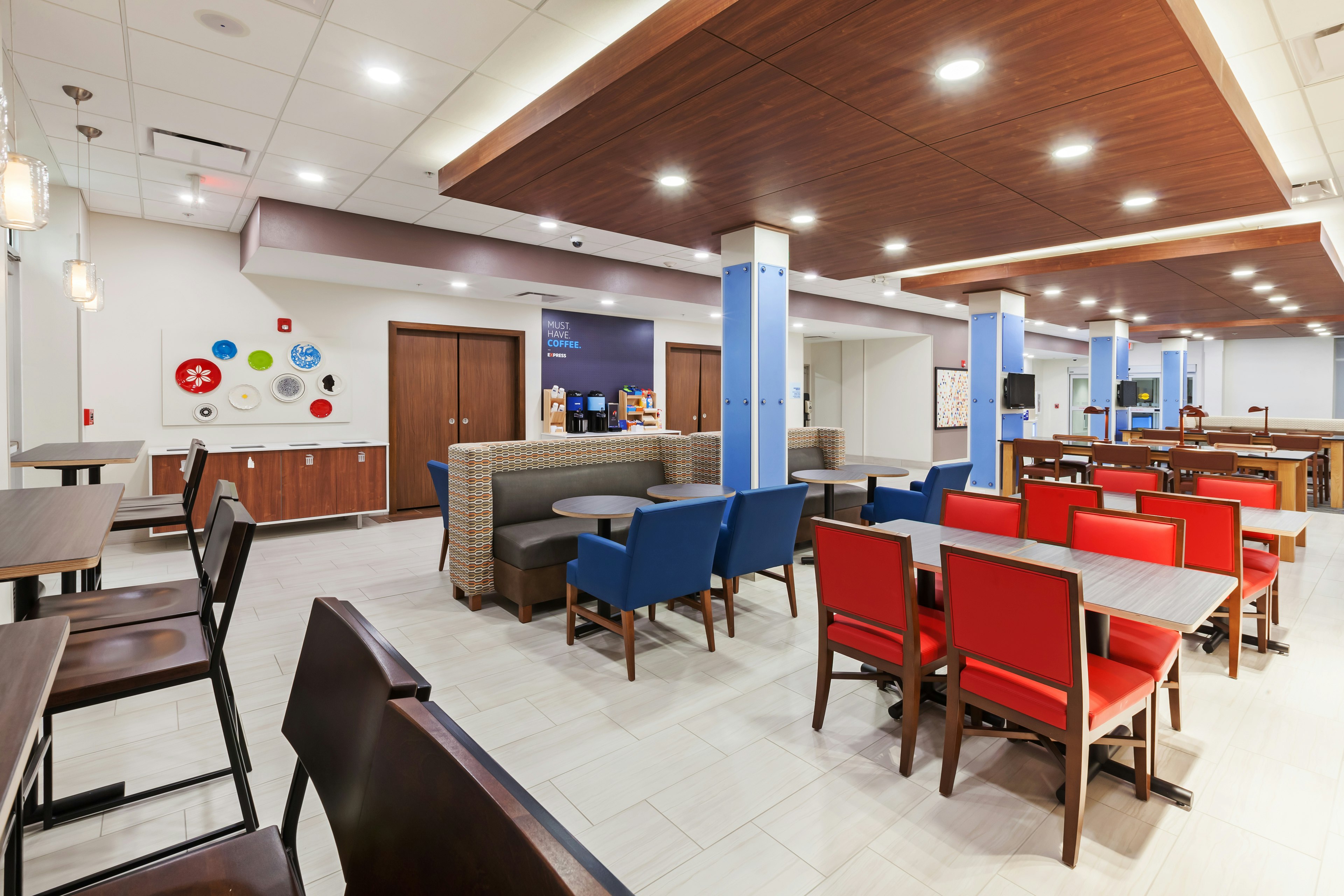 HOLIDAY INN EXPRESS & SUITES LENEXA - OVERLAND PARK AREA 43/54