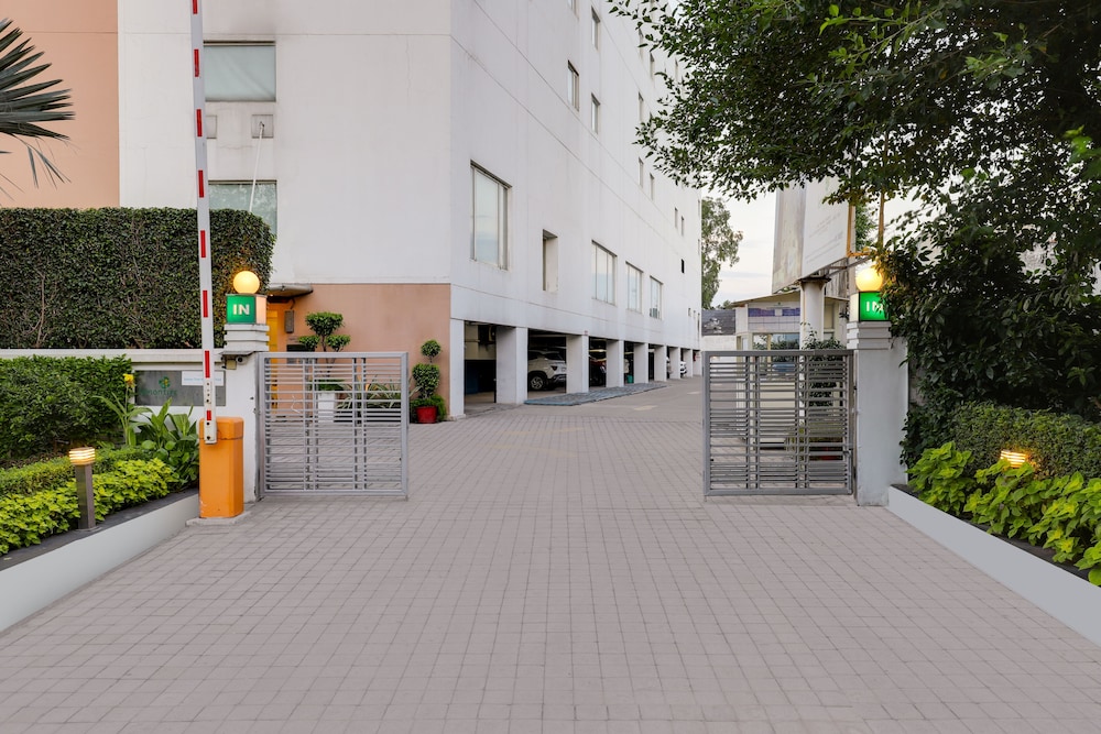 Lemon Tree Hotel Chandigarh 53/60