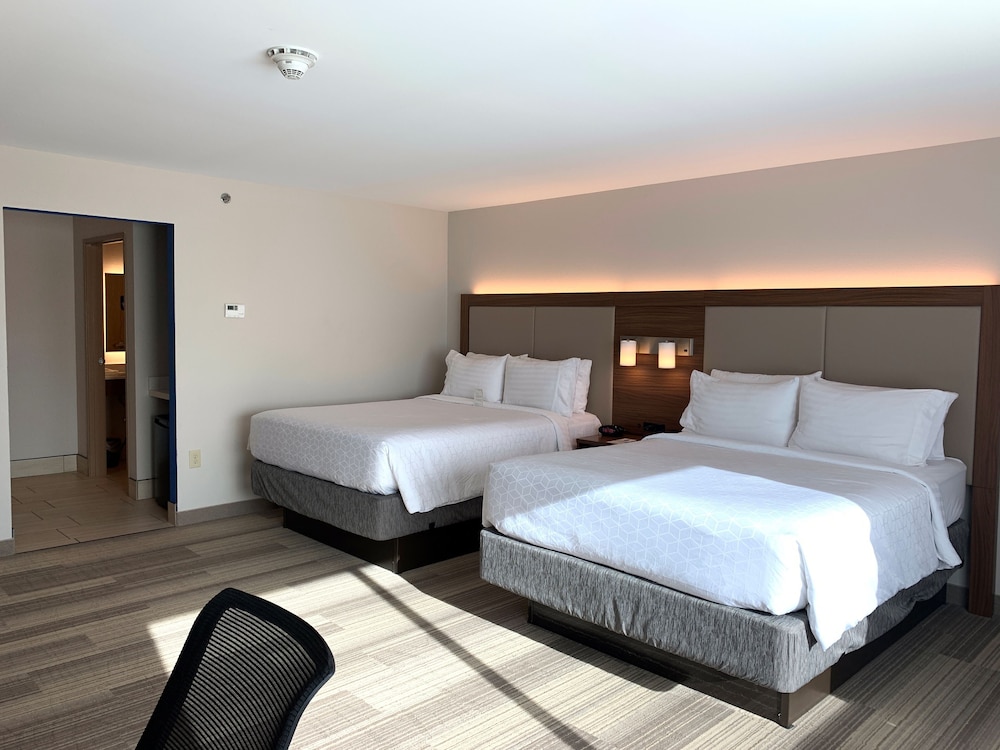 HOLIDAY INN EXPRESS & SUITES DANVILLE 15/42