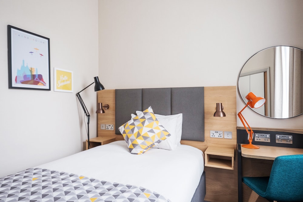 Holiday Inn Farnborough by IHG 21/74