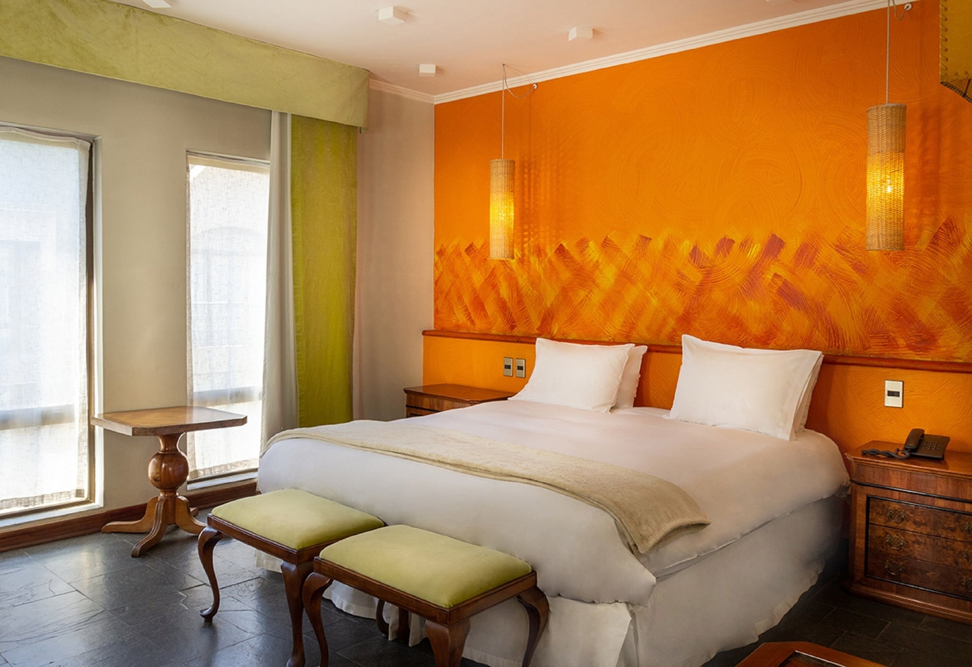 SUITE, KING BED