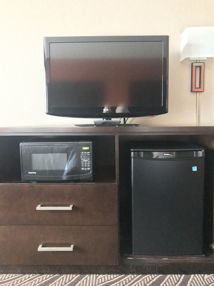 Hampton Inn Evansville Airport 14/70