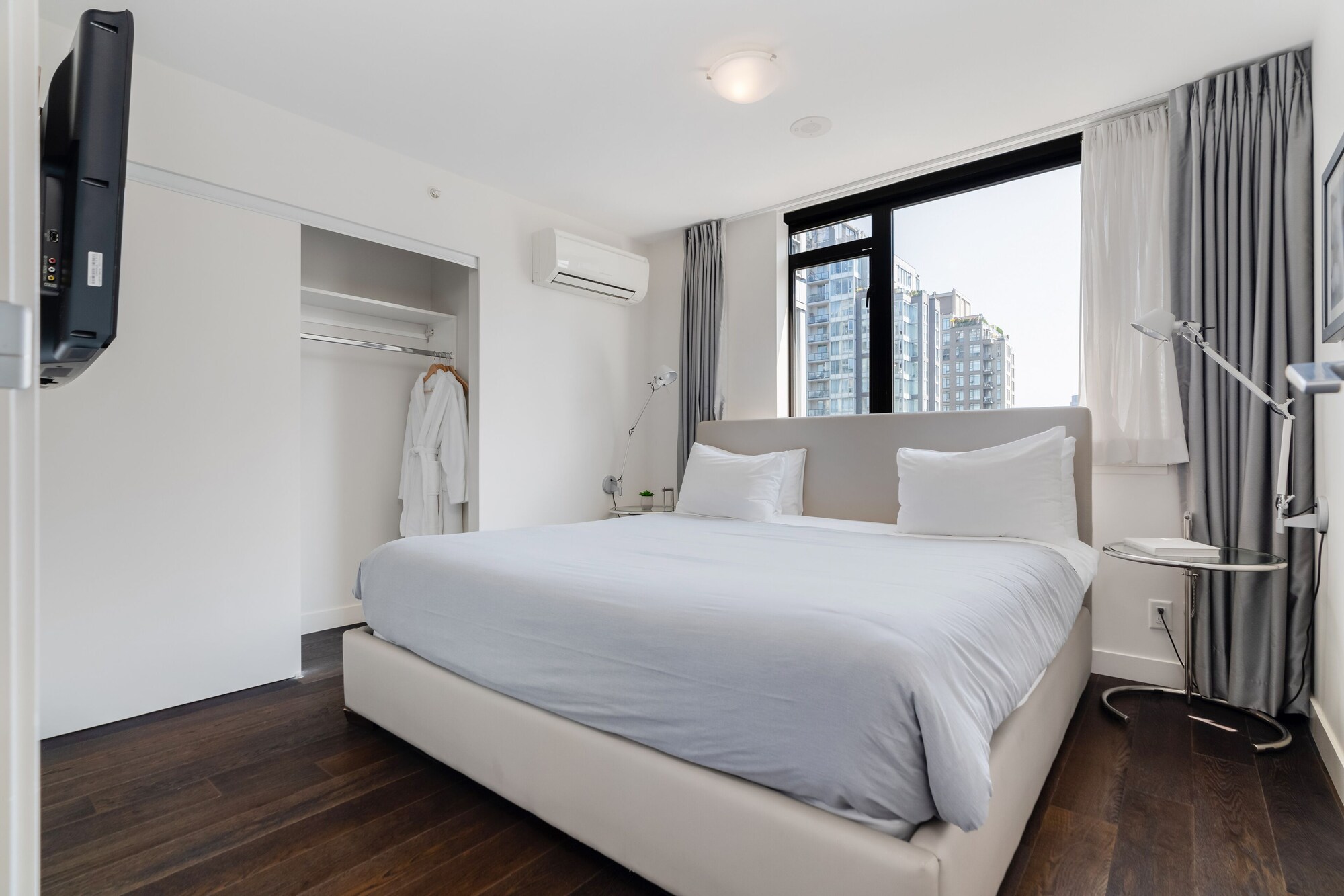 1 BEDROOM, SUITE