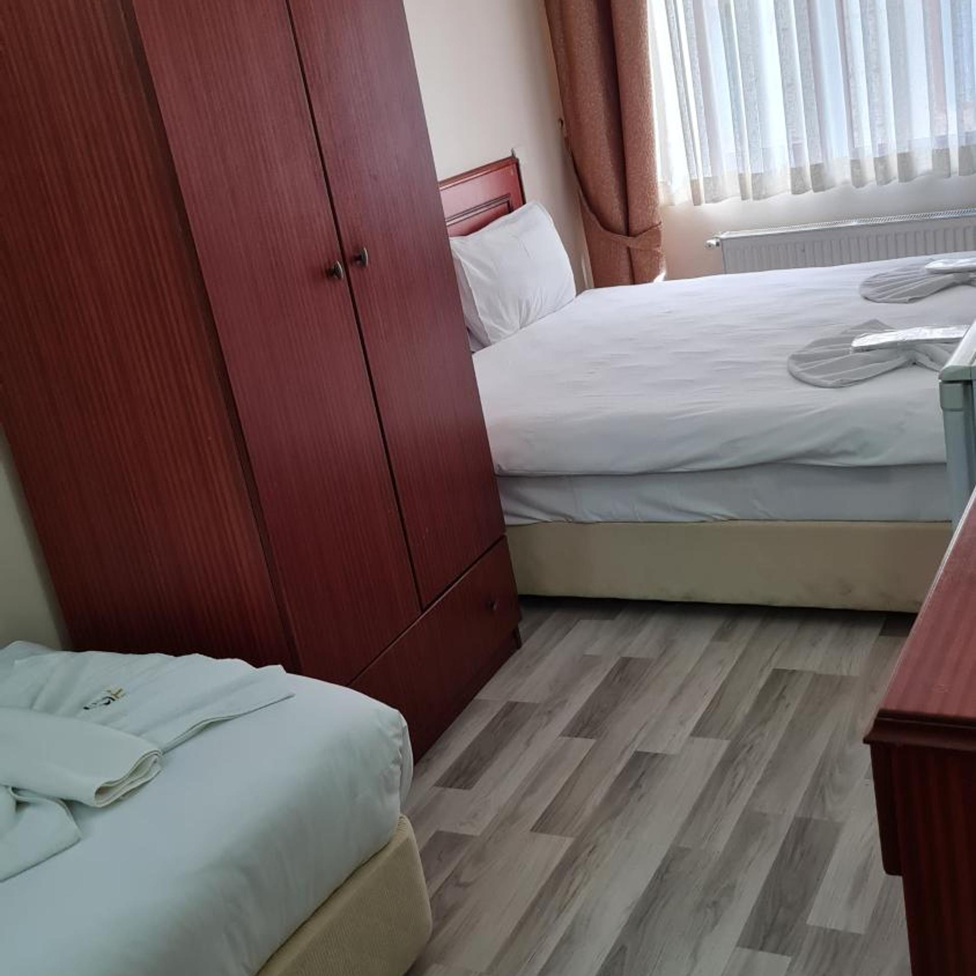 Emos Hotel 13/36