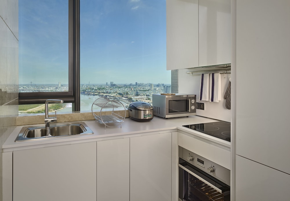 The Reverie Saigon Residential Suites 17/76