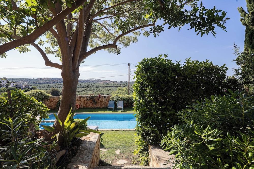 Erondas Cretan Country Villas 46/50