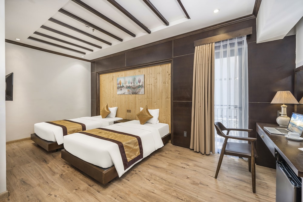 Palazzo Luxury Hotel 17/92
