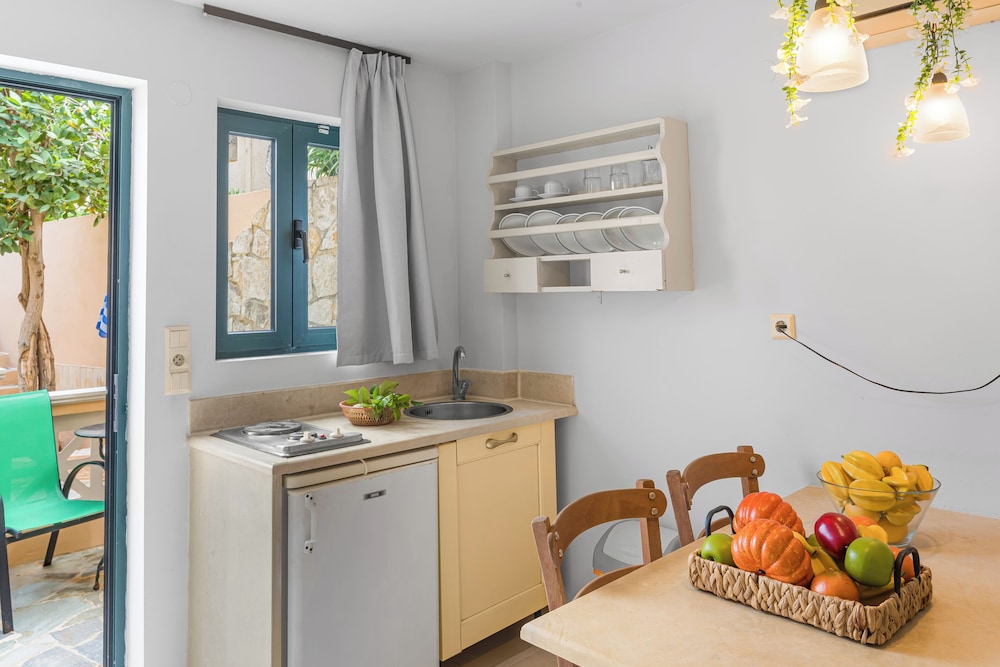 Golden Bay Apartments-Garden Haven 21/87