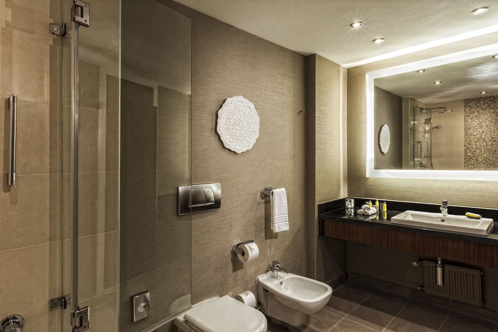 جناح تنفيذي بسرير كينج بإطلالة على النهر، Budapest Marriott Hotel 7/8